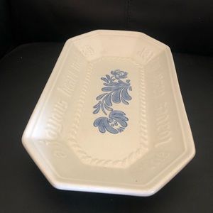 7551 Pfaltzgraff Yorktown Blue/white bread Platter blue white